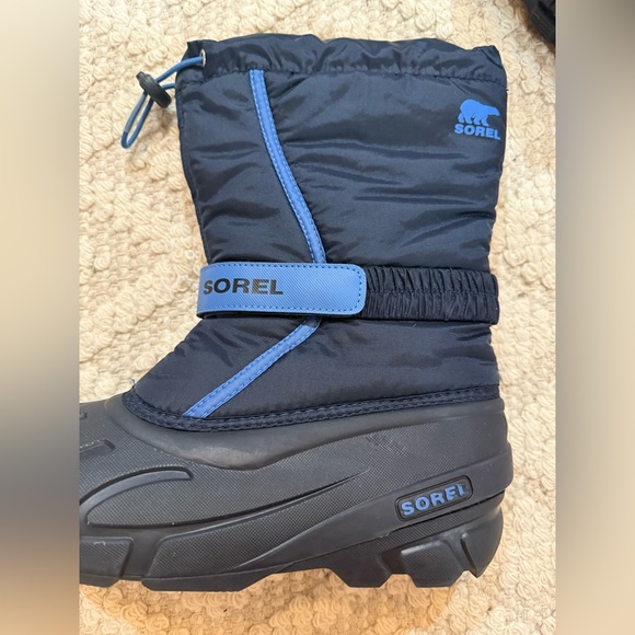 NWOT YOUTH SOREL FLURRY WINTER WATERPROOF SNOW BOOTS, SIZE 6 (W 7.5) - Picture 4 of 7